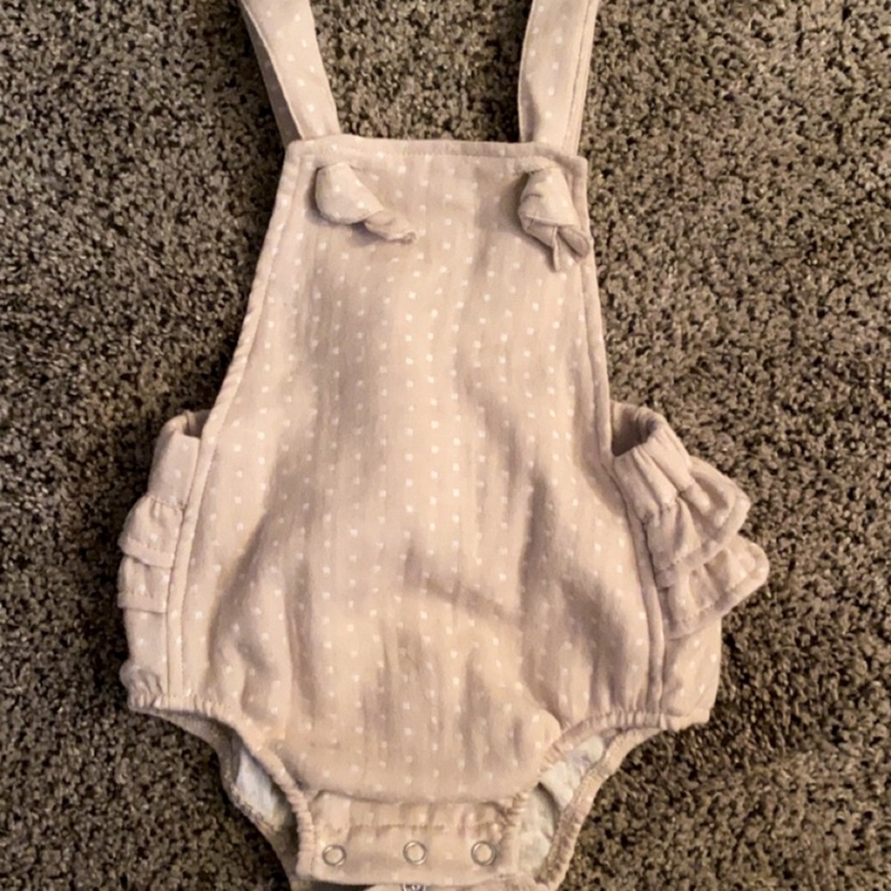 Baby 3-6 vignette romper. NWOT.